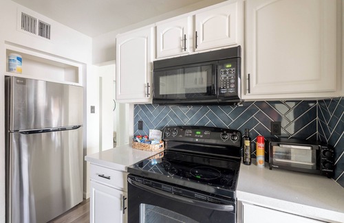 Whitney Beach House | Peaceful 3-bedroom house with AC in Bradenton. Next to the beach and IMG Academy