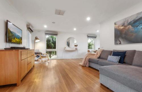 Somerville House | Peaceful 3 Bedroom Home in Somerville