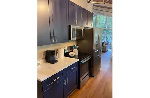 Dawsonville House | Peaceful 3 bedroom lakehouse w/private wooded lot.