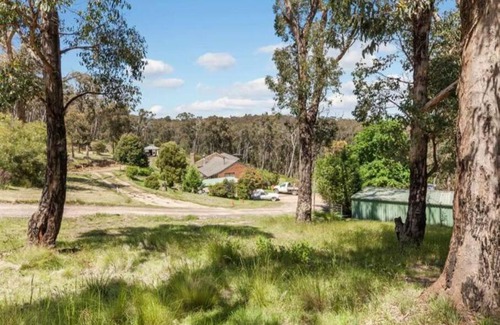 Heathcote Junction House | Peaceful 3 bedroom villa with gaming room