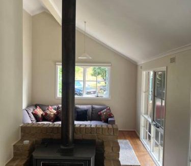 Heathcote Junction House | Peaceful 3 bedroom villa with gaming room