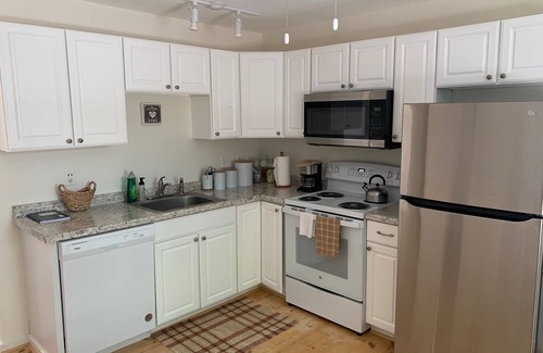 Waynesboro House | Peaceful 3BR, 2BA Mountain and River View - Walk Downtown!