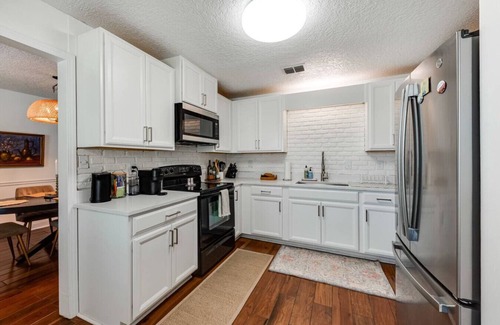 Girvin House | Peaceful 3BR Getaway w/Hot Tub