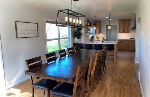 Springfield House | Peaceful 4 bed 2.5 bath home, easy access to Autzen Stadium, Hayward Field & UO.
