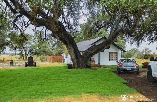 Von Ormy House | Peaceful 4-Bedroom Escape sitting on 30 acres