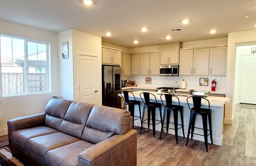 Tracy House | Peaceful 4BR-3BA Villa w/Club-House+Pool Spa Deck Garden