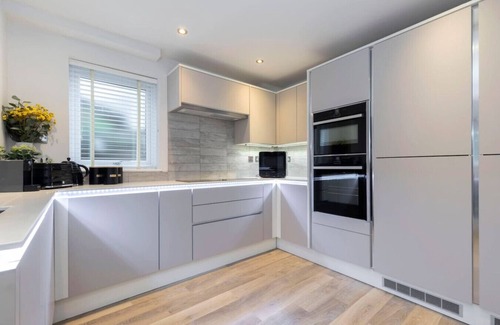 Cheltenham House | Peaceful 5-Bed Detached Home