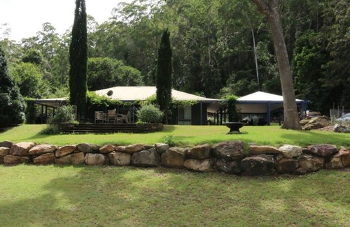Cedar Brush Creek House | Peaceful acreage with creek, on country lane, far from traffic one hour Sydney