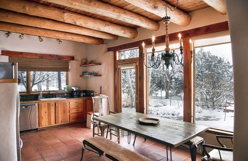 Valdez House | Peaceful Adobe Compound 2 Houses between Taos TSV - Mountain Views, Hot Tub