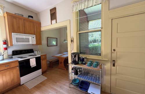 Greenville House | Peaceful, affordable cottage perfect for your next mountain getaway