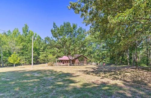 Tuscumbia Cabin | Peaceful Alabama Cabin on Secluded Acreage!