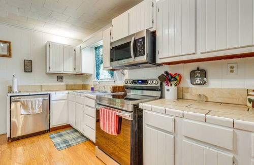 Jackson House | Peaceful Alabama Vacation Rental w/Large Deck