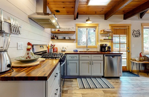 Sugarloaf Cabin | Peaceful All-Season Getaway with Firepit, Modern Upgrades: Near Lake & Slopes