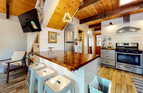 Sugarloaf Cabin | Peaceful All-Season Getaway with Firepit, Modern Upgrades: Near Lake & Slopes