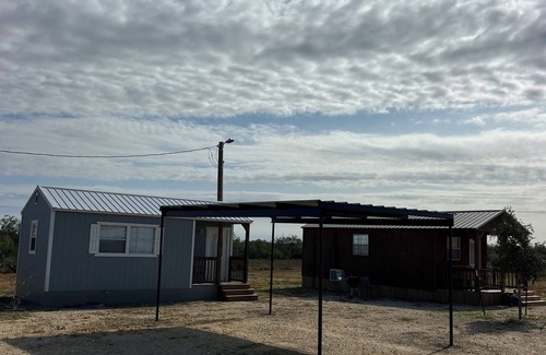 Carrizo Springs Cabin | Peaceful and Charming cabin in Carrizo Springs