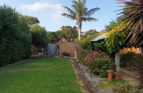 Tantanoola Cottage | Peaceful And Charming Country Cottage