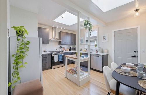Allendale Apartment | Peaceful and Chic Casita in The Laurel, Oakland