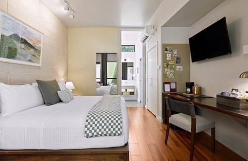 Bedford House | Peaceful and Comfy King Suite
