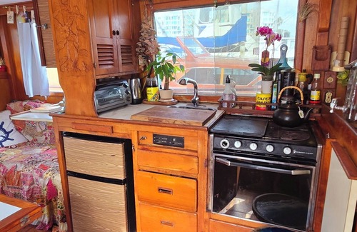 Marina del Rey Boat Rental | Peaceful and Cozy Boat Stay in Marina Del Rey