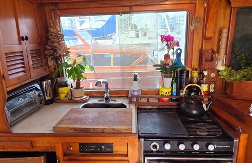 Marina del Rey Boat Rental | Peaceful and Cozy Boat Stay in Marina Del Rey