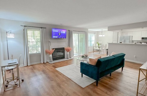 Alpharetta Condo | Peaceful and cozy condo close to the best restaurants and shopping !
