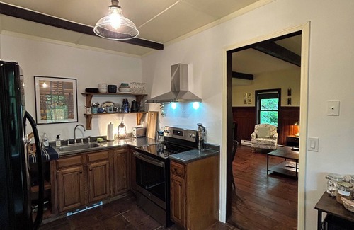 Mahopac Cabin | Peaceful and historic woodland cabin