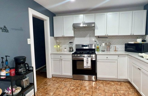 Ashburn House | Peaceful and Lovely 3-bedroom house near MDW. Furry friends welcomed