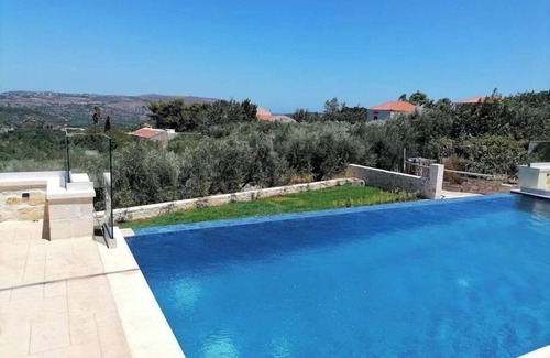 Makhairoi Villa | Peaceful and Quiet Luxury VillanLocated in a wonderful village