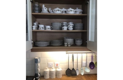 Ryde House | Peaceful and quiet property with Pool and Gym