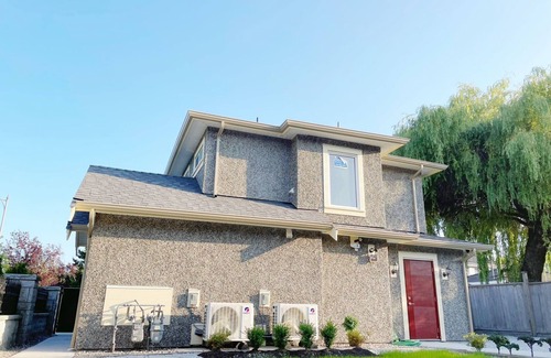 Arbutus Ridge House | Peaceful and quiet second-floor room for staying (E)