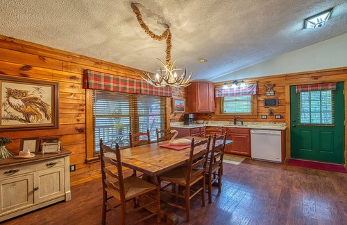 Maggie Valley Cabin | Peaceful and Relaxing Luxury Logs Cabin. Come Enjoy!