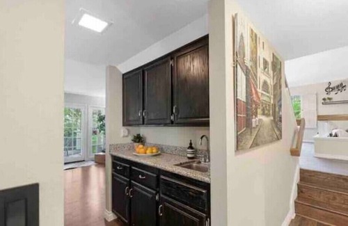 Newhall House | Peaceful and serene villa 25 min north of LA with mountain viewsn