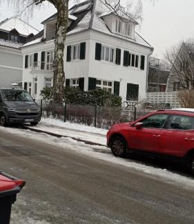 Blankenese Apartment | Peaceful Apartment-3 Zi, Loggia & Garden in Blankenese