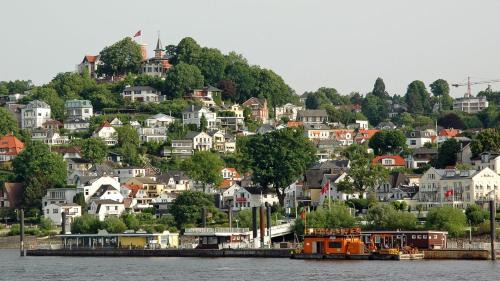 Blankenese Apartment | Peaceful Apartment-3 Zi, Loggia & Garden in Blankenese