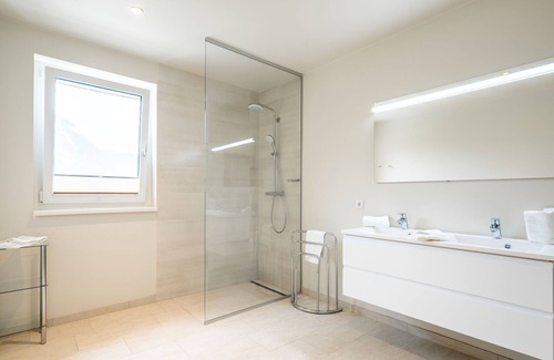 Gosau Apartment | Peaceful Apartment in Gosau with shared Sauna
