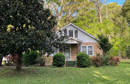 Whitsett Cottage | Peaceful Artist's Country Cottage in Whitsett