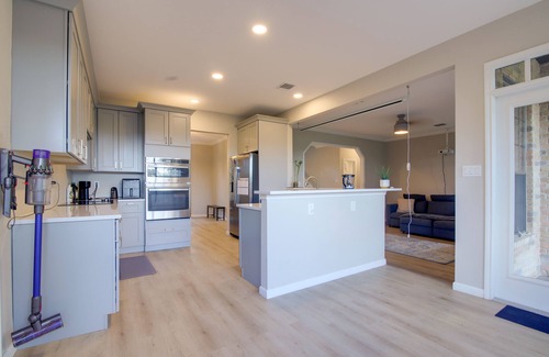 High Vista House | Peaceful Austin Home w/Deck ~ 14 Mi to Downtown