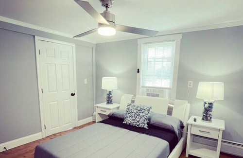 Portsmouth House | Peaceful beach home near Newport