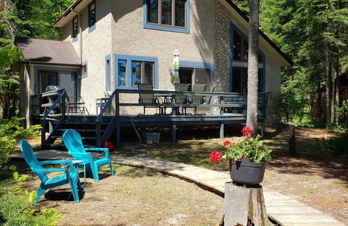 Harrisville House | Peaceful Beach Retreat