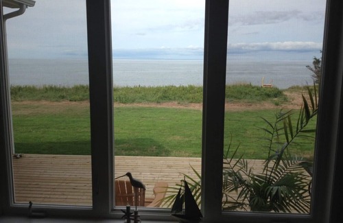 Cadman Corner House | Peaceful Beachfront Retreat