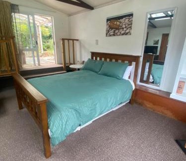 Omaui Apartment | Peaceful beachside guest house