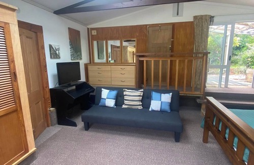 Omaui Apartment | Peaceful beachside studio. Pet friendly