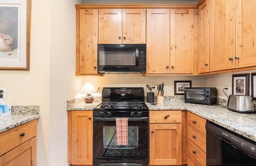 Bear Lake Reserve Cottage | Peaceful Bear Lake Reserve home near Castle Ladyhawke wedding venue & Cashiers