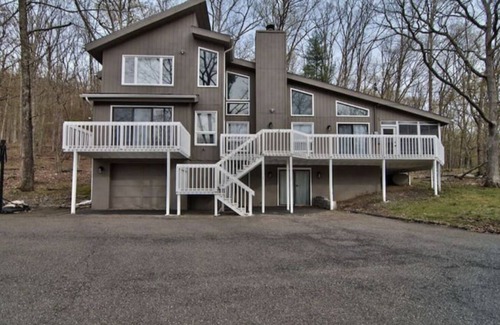 Bushkill House | Peaceful & Beautiful Home away from Home