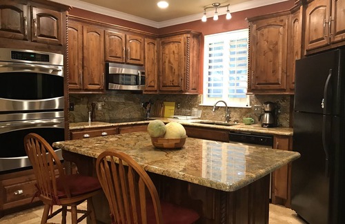 Azle House | Peaceful & Beautiful Lake Front 3 BR/3 BA Hideaway on Eagle Mountain Lake