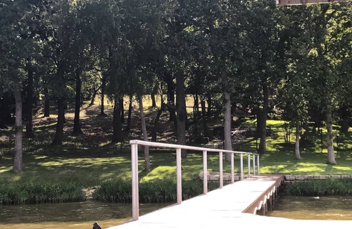 Azle House | Peaceful & Beautiful Lake Front 3 BR/3 BA Hideaway on Eagle Mountain Lake