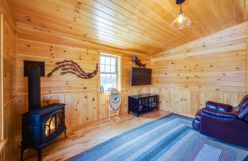 Bradford House | Peaceful Bradford Cabin with Pond and Covered Deck!