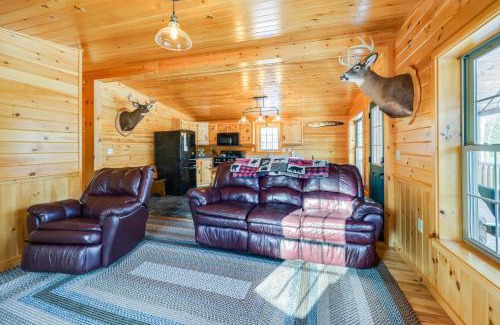 Bradford House | Peaceful Bradford Cabin with Pond and Covered Deck!
