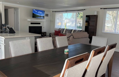 Lacey House | Peaceful, Bright, Beach Bungalow w/Gourmet Kitchen, AC, Private Beach & MORE!