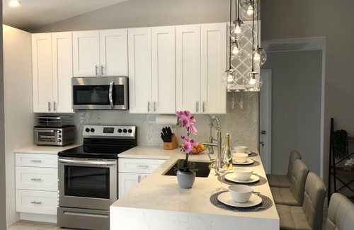 South Venice Villa | Peaceful bright home minutes from the beach
